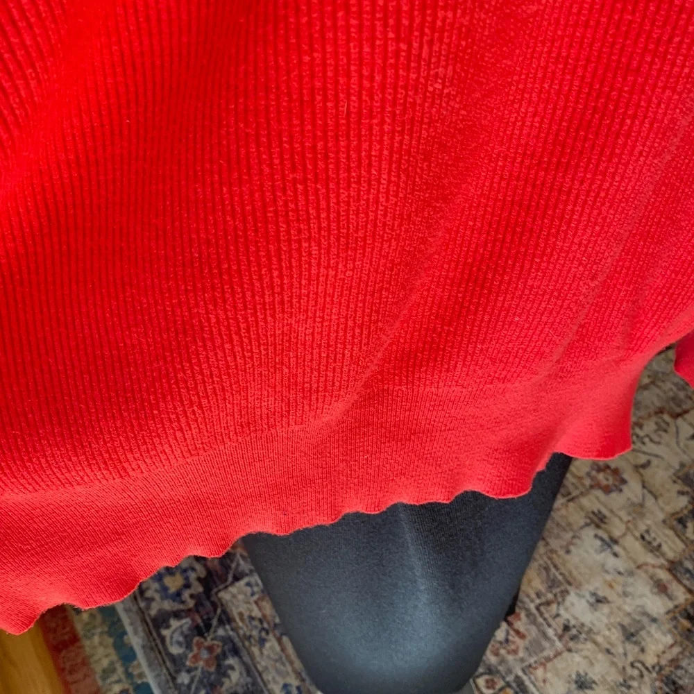 Amazon Coral/Red Sweater - Size L‎